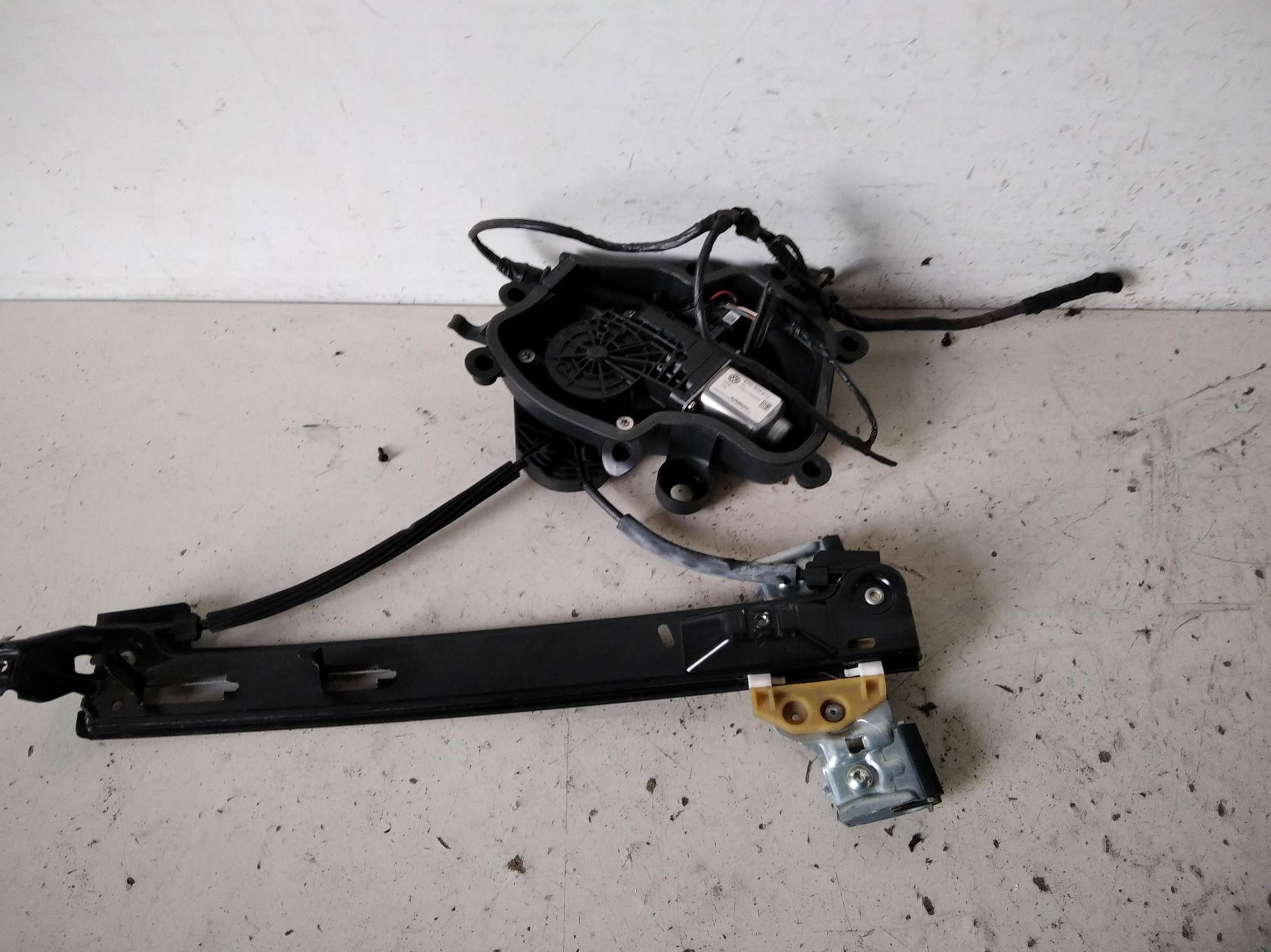 Alzacristallo elettr. porta post. dx.